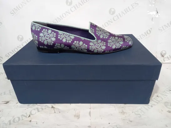 BOXED PAIR OF MANOLO BLAHNIK SLIP-ON SHOES IN PURPLE/BLUE EU SIZE 40