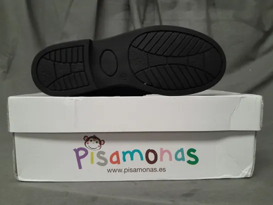 BOXED PAIR OF PISAMONAS KIDS SHOES IN BLACK EU SIZE 33