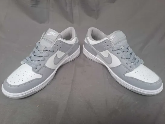 BOXED PAIR OF NIKE DUNK LOW SHOES IN GREY/WHITE UK SIZE 10