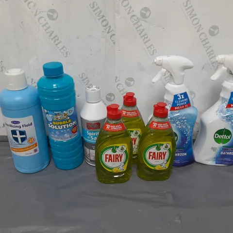 LOT OF APPROXIMATELY 15 ASSORTED LIQUIDS TO INCLUDE FAIRY, DETTOL AND STERILISING FLUID - COLLECTION ONLY