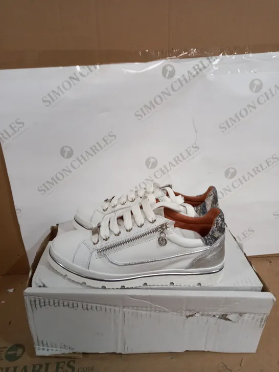 MODA IN PELLE ARIELA WHITE SIZE 6