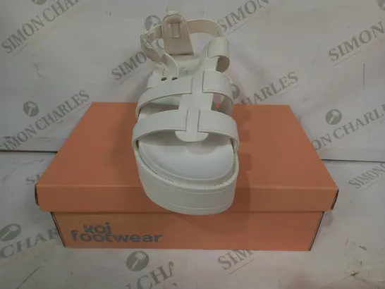 BOXED PAIR OF KOI PLATFORM WEDGE OPEN TOE STRAPPY SLINGBACK SANDALS IN WHITE SIZE 7