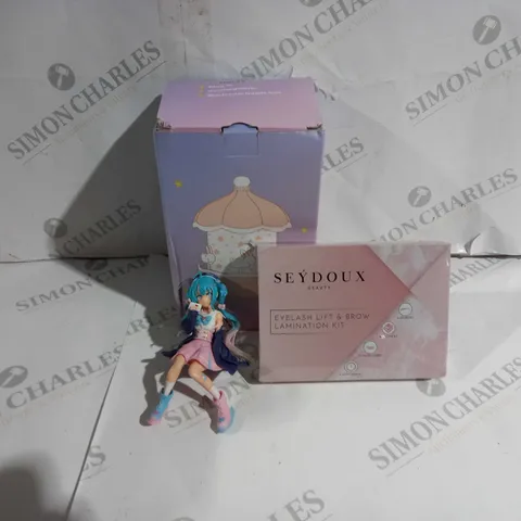 APPROXIMATELY 15 ASSORTED ITEMS TO INCLUDE ELECTRONIC MUSIC BOX, EYELASH LIFT AND BROW LAMINATION KIT, ANIME HATSUNE MIKU PLASTIC MODEL FIGURE TOY ETC. 