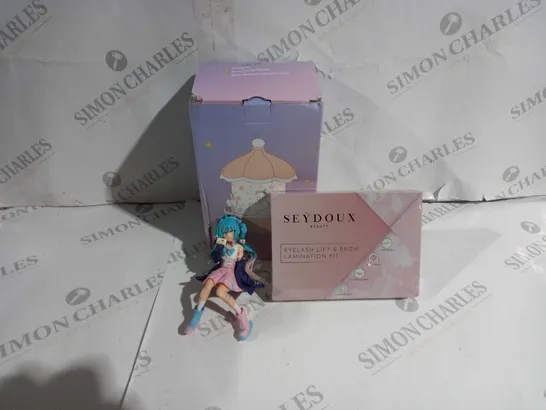 APPROXIMATELY 15 ASSORTED ITEMS TO INCLUDE ELECTRONIC MUSIC BOX, EYELASH LIFT AND BROW LAMINATION KIT, ANIME HATSUNE MIKU PLASTIC MODEL FIGURE TOY ETC. 