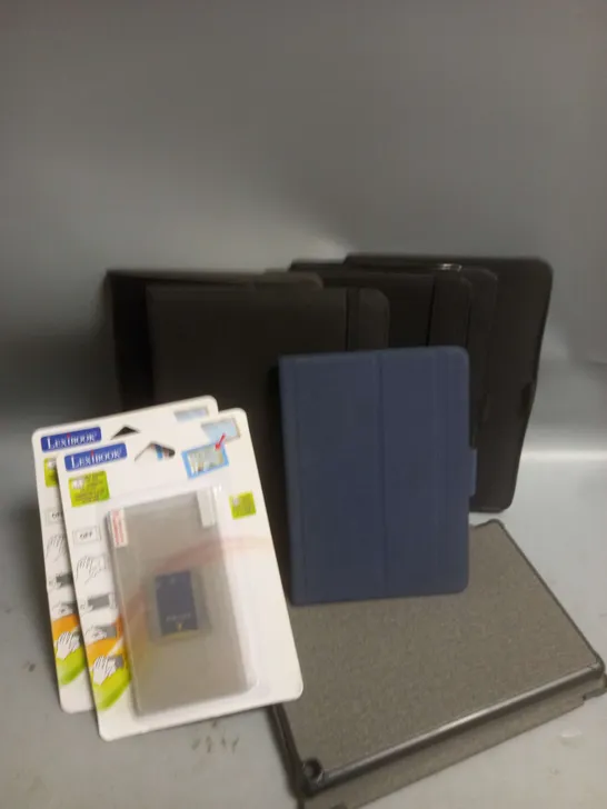 BOX OF APPROXIMATELY 16 TABLET ACCESSORIES TO INCLUDE FOLIO CASES AND LEXIBOOK SCREEN COVERS