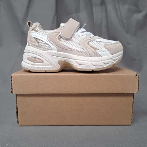 BOXED PAIR OF DESIGNER KIDS SHOES IN BEIGE EU SIZE 24