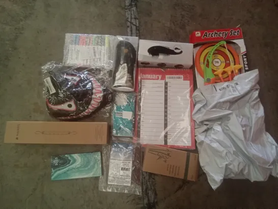 PALLET OF ASSORTED ITEMS INCLUDING NAVARIS WOODEN CLOTHES HANGER, TOY ARCHERY SET, 2023 CALENDER, DETANGLING HAIR BRUSH, METAL AIR GRILLE, PHONE CASE 