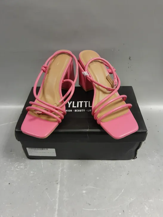 BOXED PAIR OF PRETTYLITTLETHING PINK SQUARE STRAPPY TUBE BLOCK HEELED SANDALS - 4