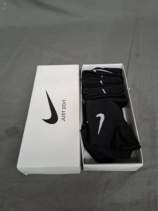 BOXED NIKE ANKLE SOCKS - X5 - BLACK