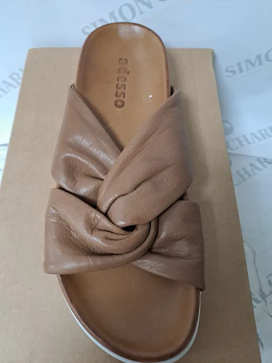 BOXED ADESSO SANDLES IN BROWN SIZE 7 