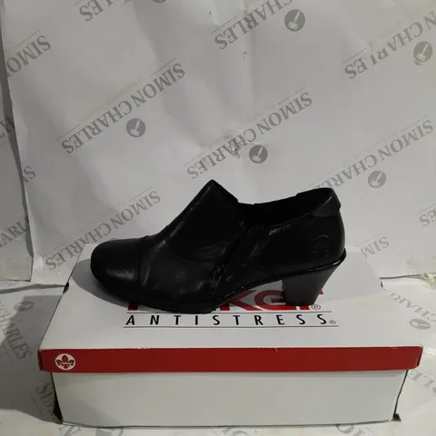 BOXED PAIR OF RIEKER SHOE BOOTS IN BLACK UK SIZE 5