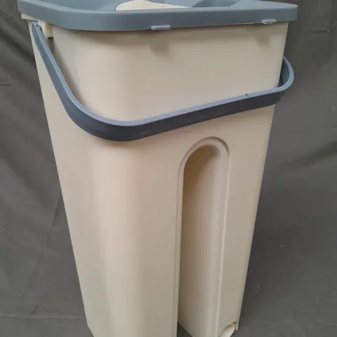BOXED UNBRANDED MOP BUCKET