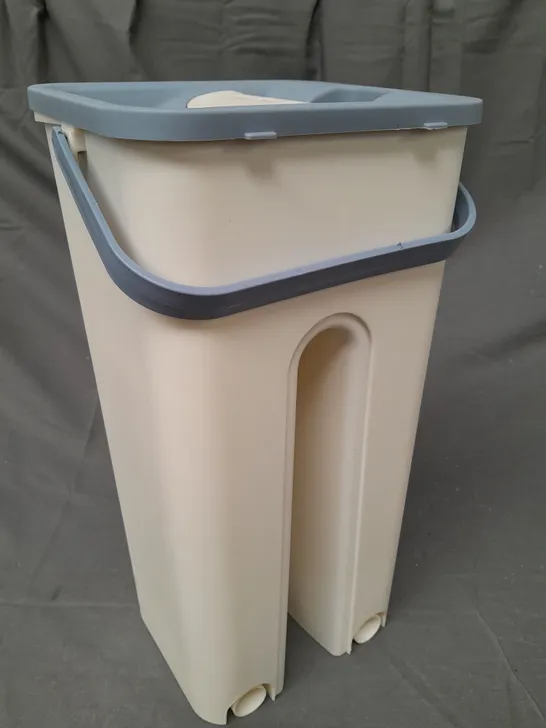 BOXED UNBRANDED MOP BUCKET