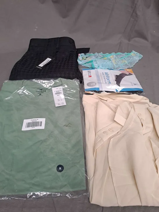 BOX OF APPROXIMATELY 25 ASSORTED CLOTHING ITEMS TO INCLUDE - TROUSERS , T-SHIRT , SHIRT ETC