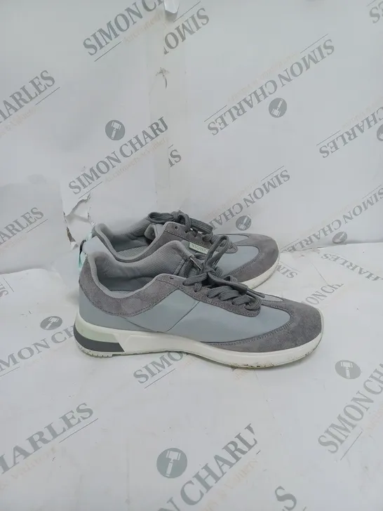 BOXED VIONIC TRAINERS IN GREY SIZE 7