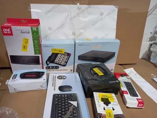 BOX OF APPROXIMATELY 18 ASSORTED ITEMS TO INCLUDE A HDTV INDOOR AERIAL, BIG BUTTON LANDLINE PHONE AND A WIRELESS KEYBOARD COMBO