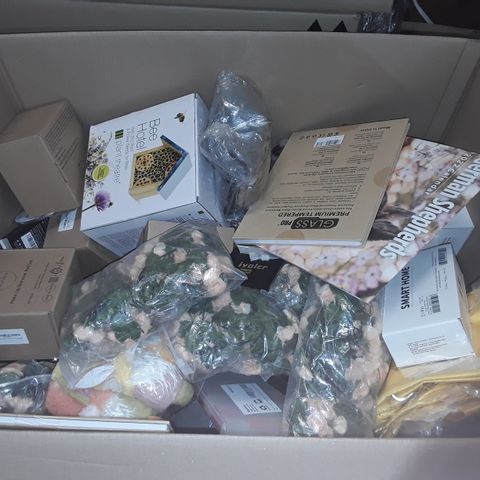 LOT OF ASSORTED HOUSEHOLD ITEMS TO INCLUDE BEE HOTEL, MAKE UP REMOVER PAD SETS AND ARTIFICIAL FLOWERS