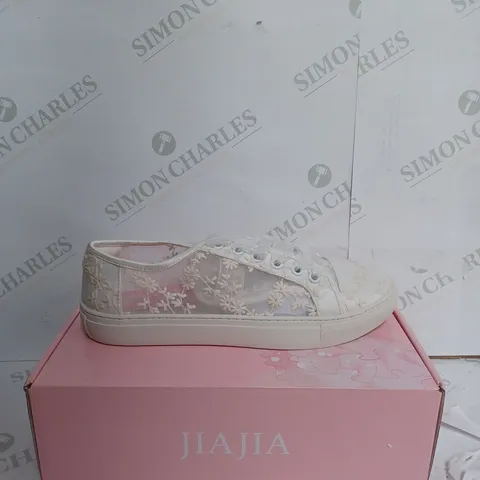 JIAJIA CLEAR WEDDING SHOES WITH FLOWER DESIGN - UK 5.5