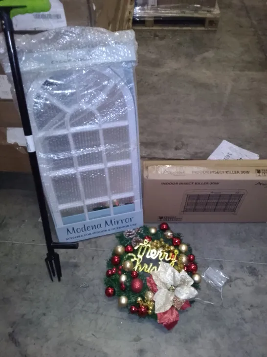 PALLET OF ASSORTED ITEMS TO INCLUDE CHRISTMAS WREATH, MODERNA MIRROR, INSECT KILLER ETC 