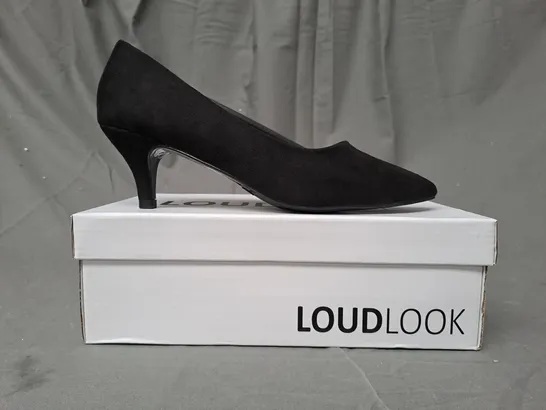 BOXED PAIR OF LOUDLOOK POINTED TOE LOW HEELED SHOES IN BLACK EU SIZE 38