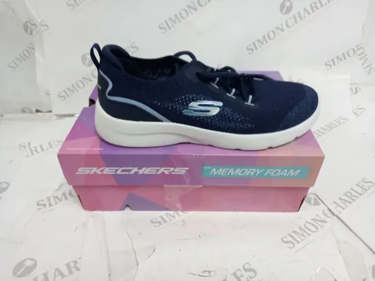 SKECHERS DYNAMITE LACE TRAINERS SIZE 5