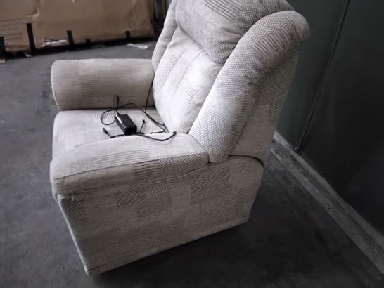 QUALITY G PLAN MILTON CHEQUERS PUTTY FABRIC POWER RECLINING EASY CHAIR