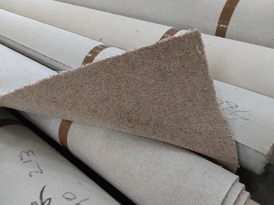 ROLL OF QUALITY DIM HEATHERS CARPET // SIZE: APPROX. 4 X 1.86m