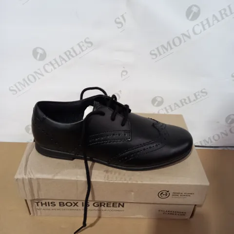 BOXED PAIR OF CLARKS SIZE 3F