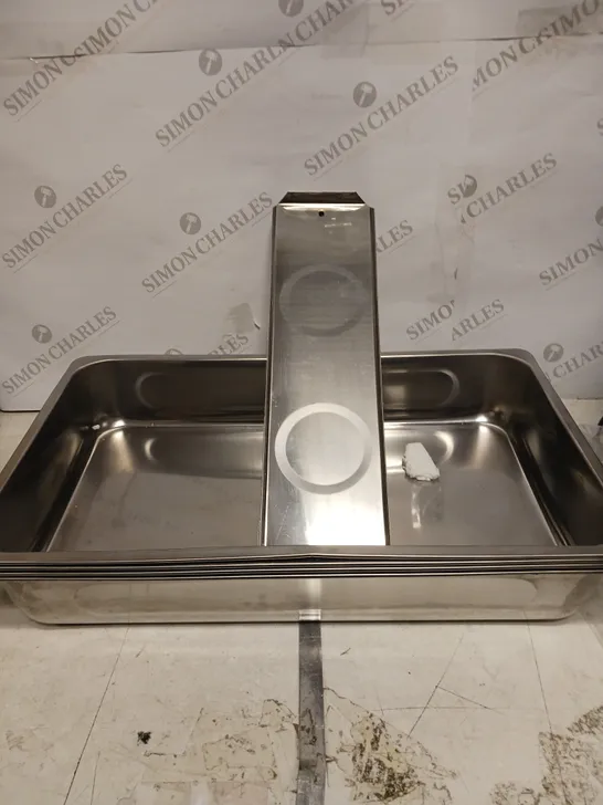 APPROXIMATELY 10 STAINLESS STEEL CATERING TRAYS - COLLECTION ONLY 