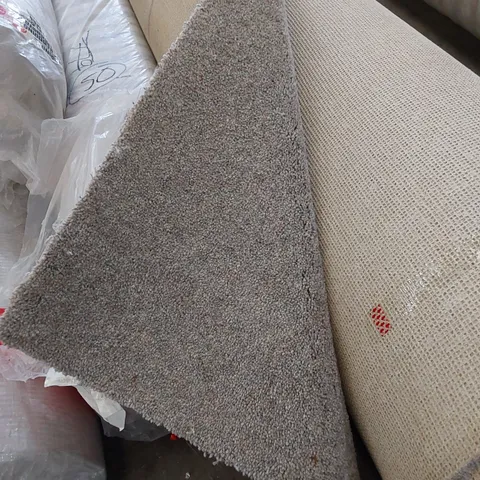 ROLL OF QUALITY CARPET // SIZE: UNSPECIFIED 