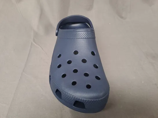 PAIR OF CROCS CLASSIC IN NAVY UK SIZE M14