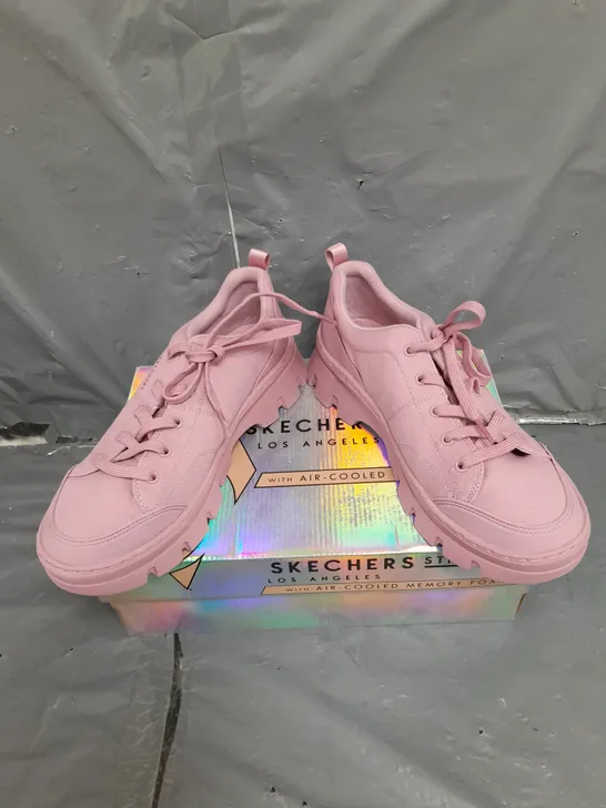 BOXED PAIR OF SKECHERS STREET MEMORY FOAM TRAINERS IN MAUVE SIZE 7