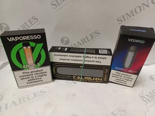 APPROXIMATELY 20 VAPES & E-CIGARETTES TO INCLUDE VOOPOO DORIC 20 SE, CALIBURN G2 POD SYSTEM, VAPORESSO XROS 3, ETC