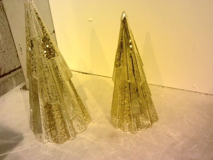 SET OF DECORATIVE CHRISTMAS TREES GOLD 3149323Simon Charles Auctioneers