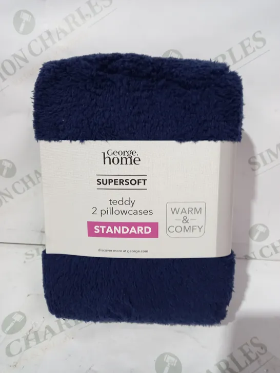 BOX OF APPROXIMATELY 18 BRAND NEW TEDDY FLEECE PILLOWCASES IN BLUE - STANDARD