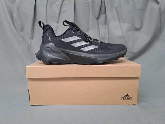 BOXED PAIR OF ADIDAS TERREX TRAILMAKER 2 SHOES IN BLACK UK SIZE 7.5