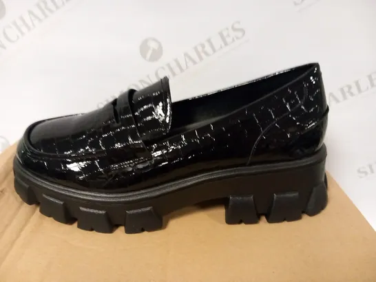 BOXED GLAMOROUS WIDE FIT CHUNKY LOAFERS IN BLACK CROC SIZE 8