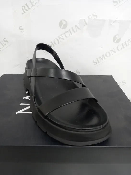 BOXED PAIR OF NATURALIZER SANDALS BLACK LEATHER - SIZE 6