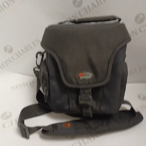 LOWEPRO DIGITAL CAMERA CARRY CASE WITH HANDLES - BLACK