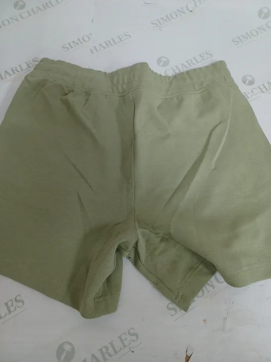 GYMSHARK REACT 5' SHORTS IN LIGHT GREEN - SMALL