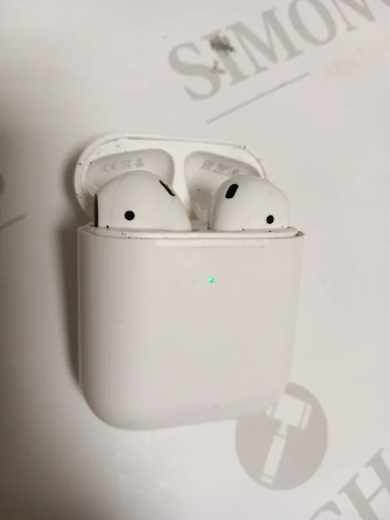 APPLE AIR PODS