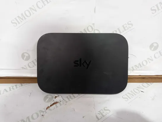 SKY Q MULITROOM BOX - MODEL EM150