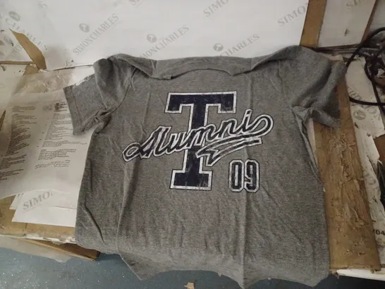 BOX OF 15 BRAND NEW XS COTTON ON GREY ALUMNI THEMED T-SHIRTS 