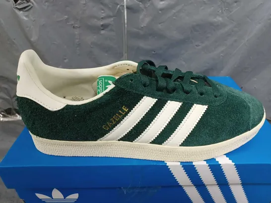 BOXED ADIDAS GAZELLE TRAINERS IN GREEN - UK 7.5