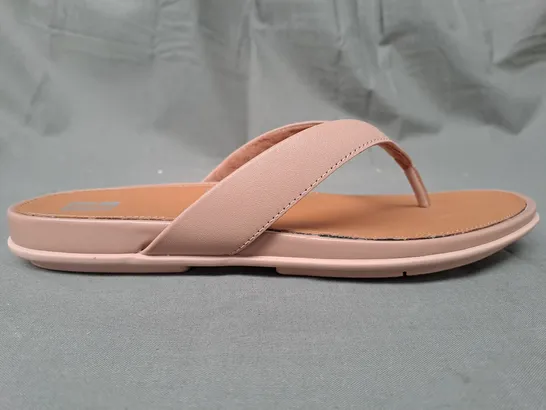 BOXED PAIR OF FITFLOP GRACIE LEATHER DLIP-FLOPS IN BEIGE UK SIZE 5