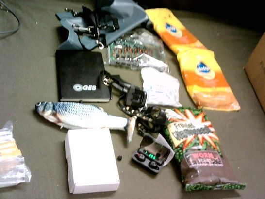 SMALL BOX OF ASSORTED ITEMS INCLUDING  MOVING FISH CAT TOY, WIRELESS EAR BUDS, HEAD TORCH 