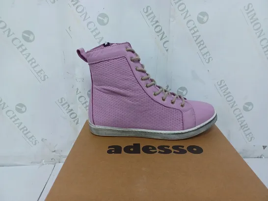 BOXED PAIR OF ADESSO BOOTS SIZE 7