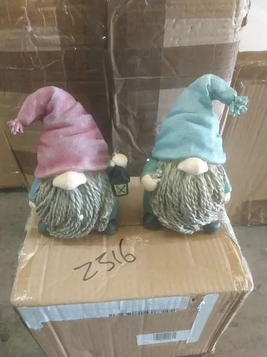 BOXED PAIR OF LED GNOMES FIGURES