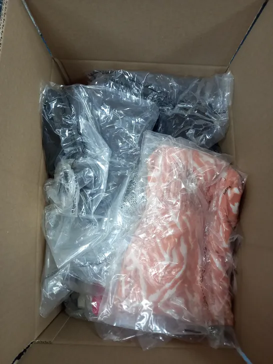 BOX OF APPROXIMATELY 20 ASSORTED CLOTHING ITEMS TO INCLUDE GILET, JUMPER, TOPS ETC