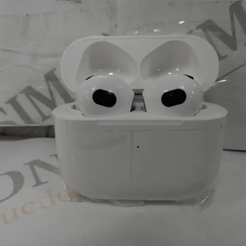 TRUE WIRELESS EARBUDS IN WHITE